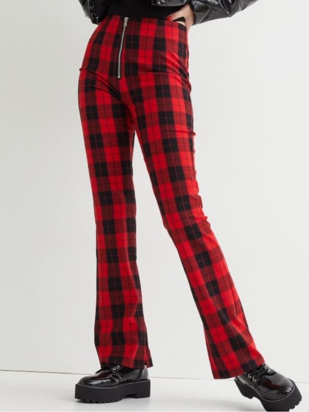 H&M Plaid Zipper Pants. Size: 2. Great condition  ♥️ 🖤